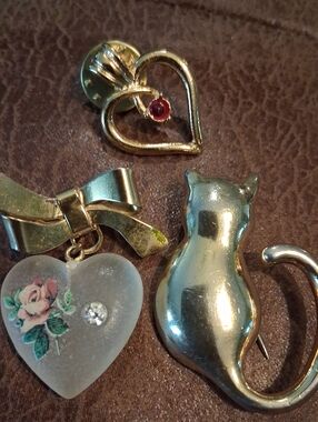 Vintage Gold Cat Brooch with Floral Heart and Bow